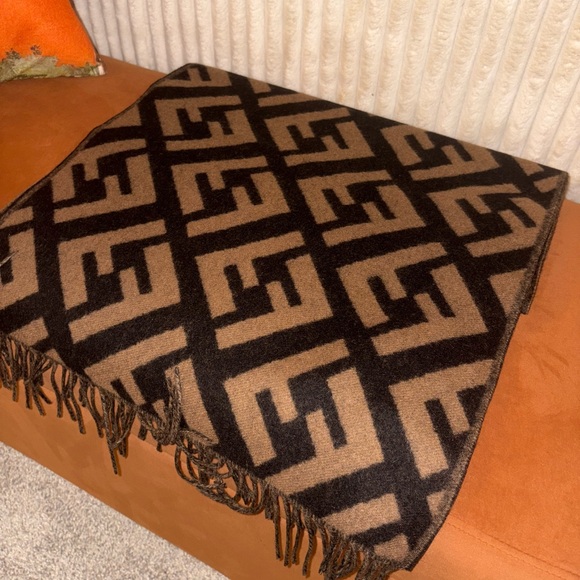 NWT Authentic Fendi Brown Cashmere Scarf - Picture 4 of 8